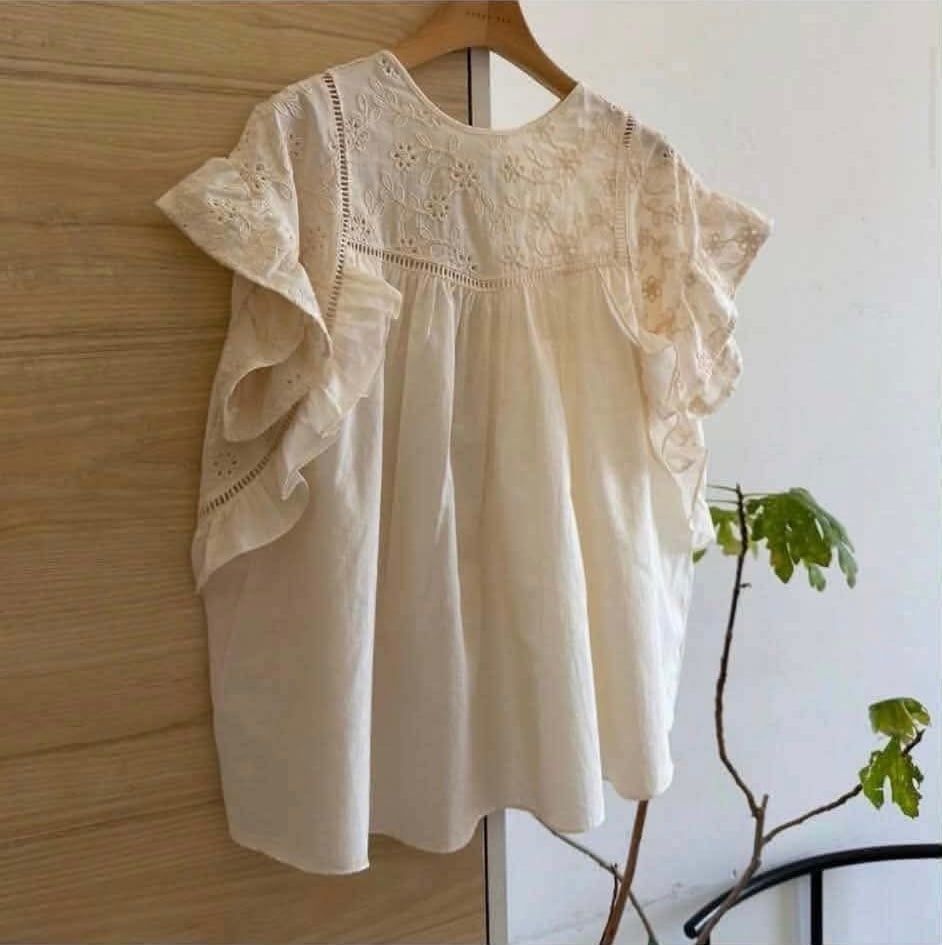 MOm - Áo Winnie phối ren lỗ cánh tiên
