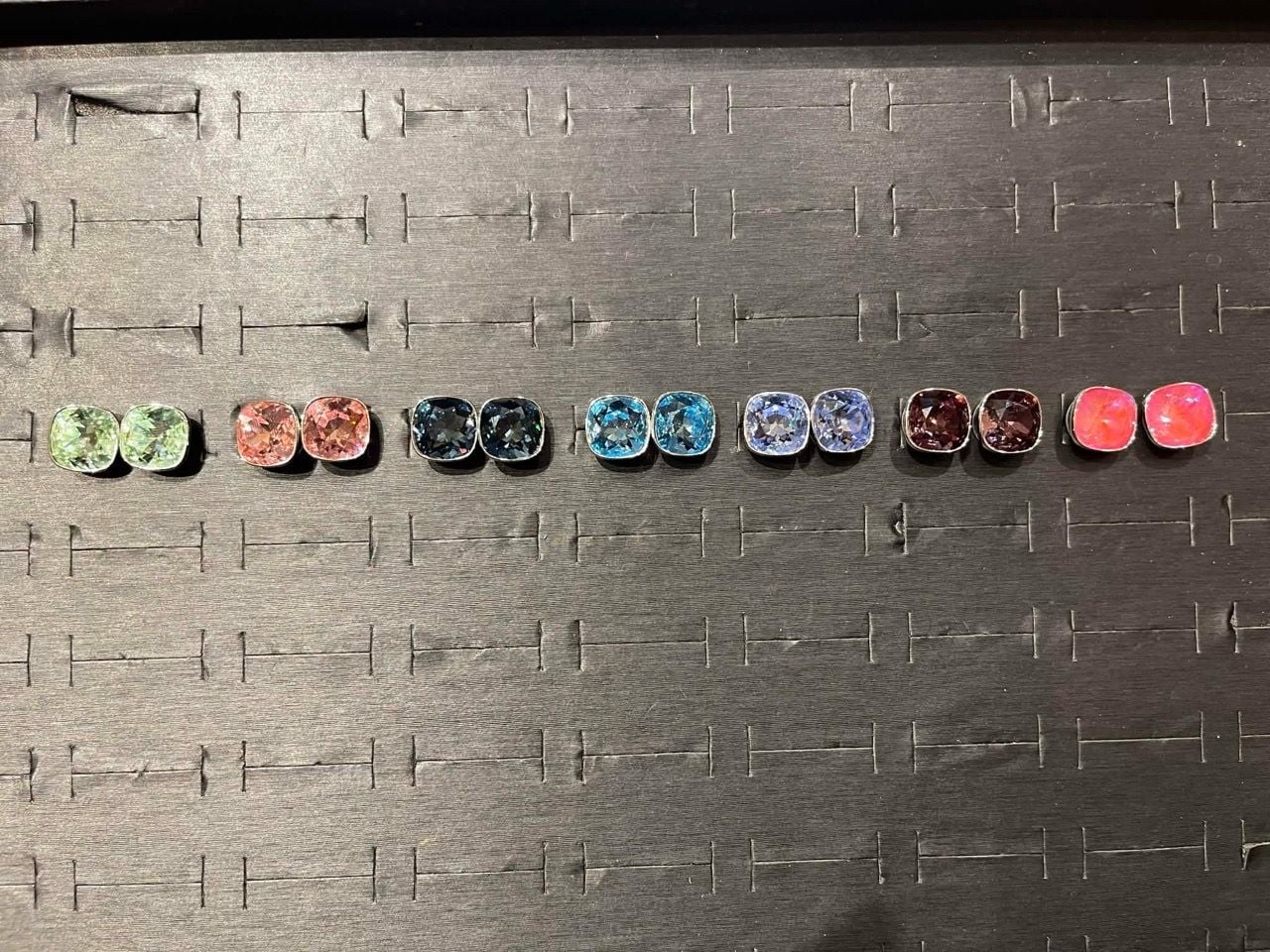 TSH - Bông pha lê vuông khung bạc