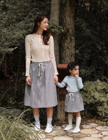 FL - AUT0326 Áo thun Moel cổ viền ren