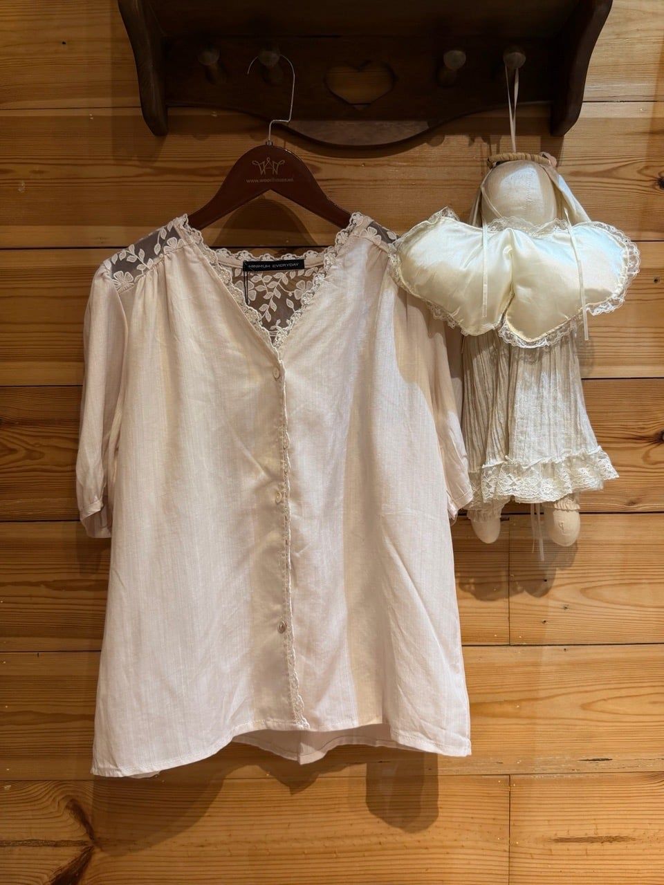 ME - SUM0226 Áo blouse thêu ren hoa
