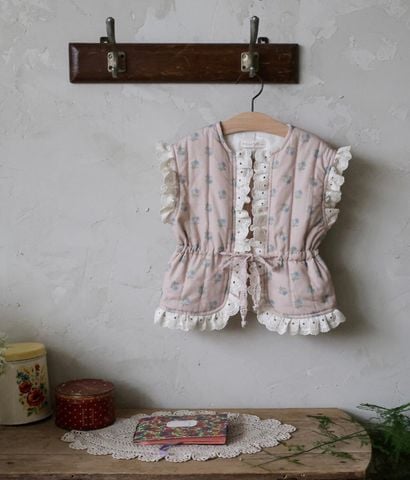 FL - AUT0426  Áo gile chần bông Yuki hoa viền ren