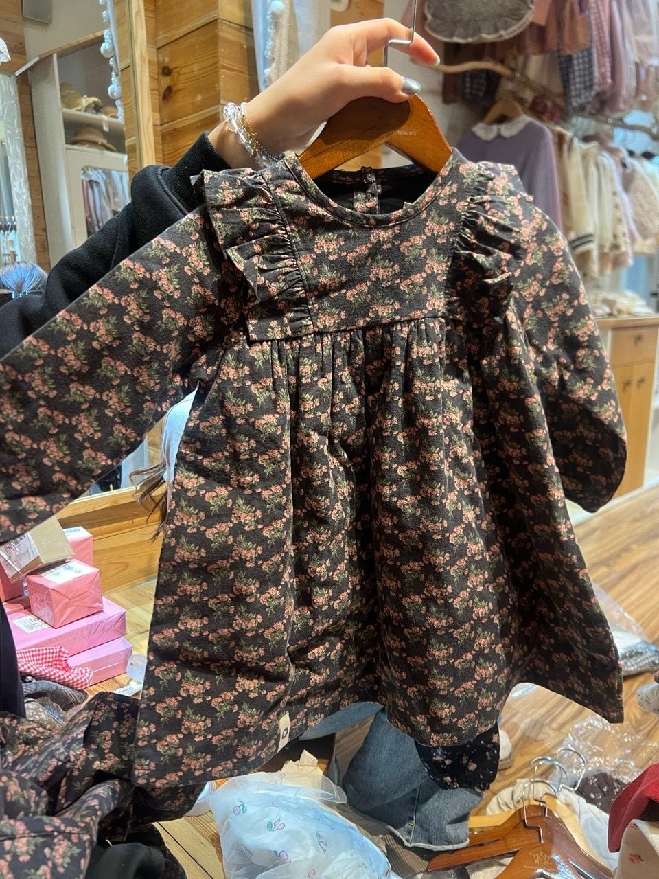 AR Váy Indi Pink hoa nhí vai bèo