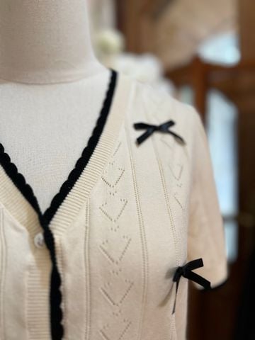 ab.plus - SUM0226 - MOM Áo cardigan đính nơ viền đen