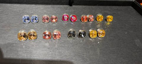 TSH -Bông pha lê vuông khung vàng