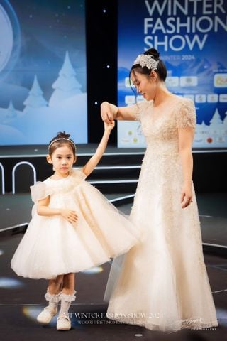 Premium - Váy Oralie Blink Mom