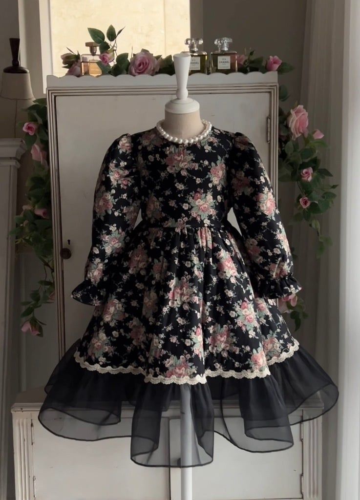 EC - Váy You Chuchu đen hoa hồng