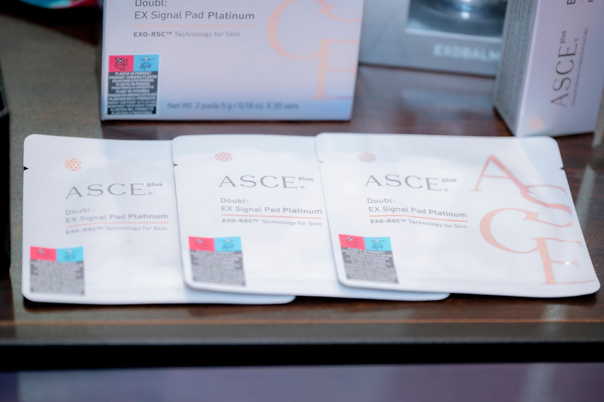 ASCE plus Doubl: EX Signal Pad Platinum Miếng Pad Làm Dịu, Mịn Bề Mặt Da, Phục Hồi Da Exosome 2 miếng 5g/gói x 30 gói/hộp
