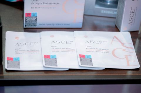 ASCE plus Doubl: EX Signal Pad Platinum Miếng Pad Làm Dịu, Mịn Bề Mặt Da, Phục Hồi Da Exosome 2 miếng 5g/gói x 30 gói/hộp