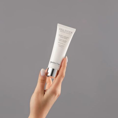 Swissline Cell Shock Age Intelligence Never-Creased Sunscreen SPF 50 PA++++ – Kem dưỡng xoá nhăn, chống nắng & bảo vệ da toàn diện
