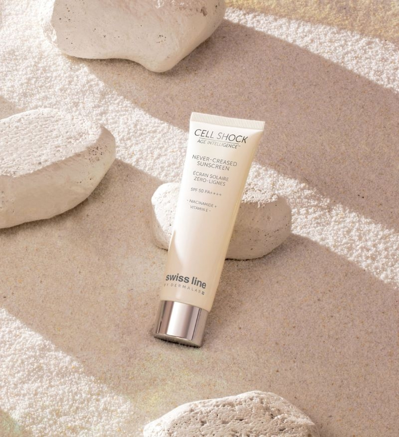 Swissline Cell Shock Age Intelligence Never-Creased Sunscreen SPF 50 PA++++ – Kem dưỡng xoá nhăn, chống nắng & bảo vệ da toàn diện