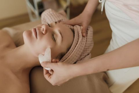 Lifting Facial Gua Sha - Đá Thạch Anh Hồng Mát Xa ( Có Hộp)