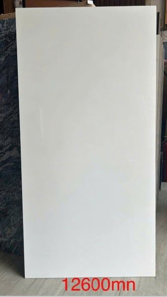  60*120 12600 Gạch ốp lát đá bóng kính khổ lớn trắng trơn (3v/th/2.16m) 