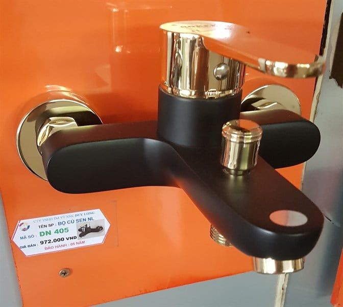  sen nóng lạnh rokee DN405 MÀU ĐEN ( ĐÃ GIẢM) 