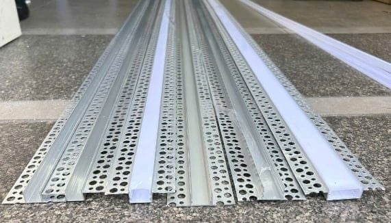  Thanh nhôm hoa văn đôi biên trên 20*15 ( trắng bạc cây 3m) 