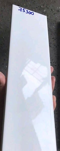  gạch thẻ trắng 75*300 (50viên/1.25m) 