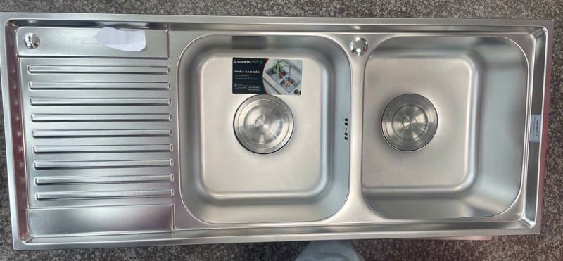  Chậu Rửa Chén Sơn Hà S105D Inox 304 2 Hộc 1 Cánh (1050 x 440 x 220 mm (DxRxC)) 