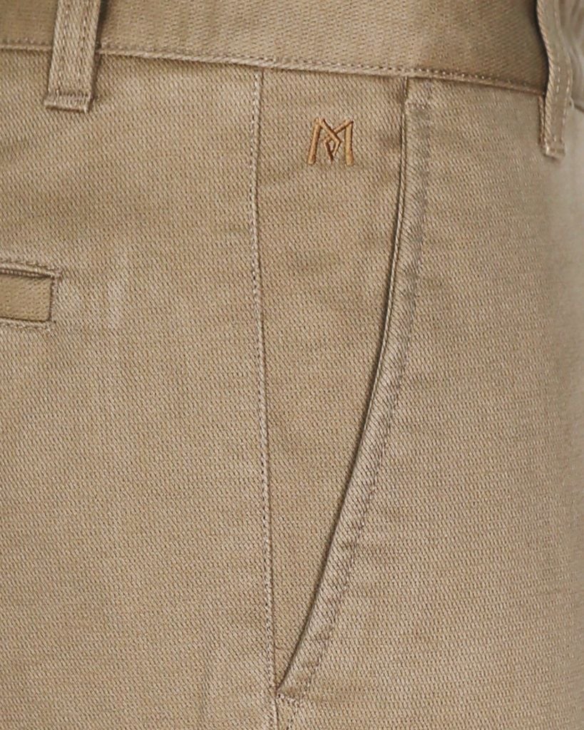 Quần kaki nam Regular Fit không ly mã Q2M578R0-CNBE 601-2707-0