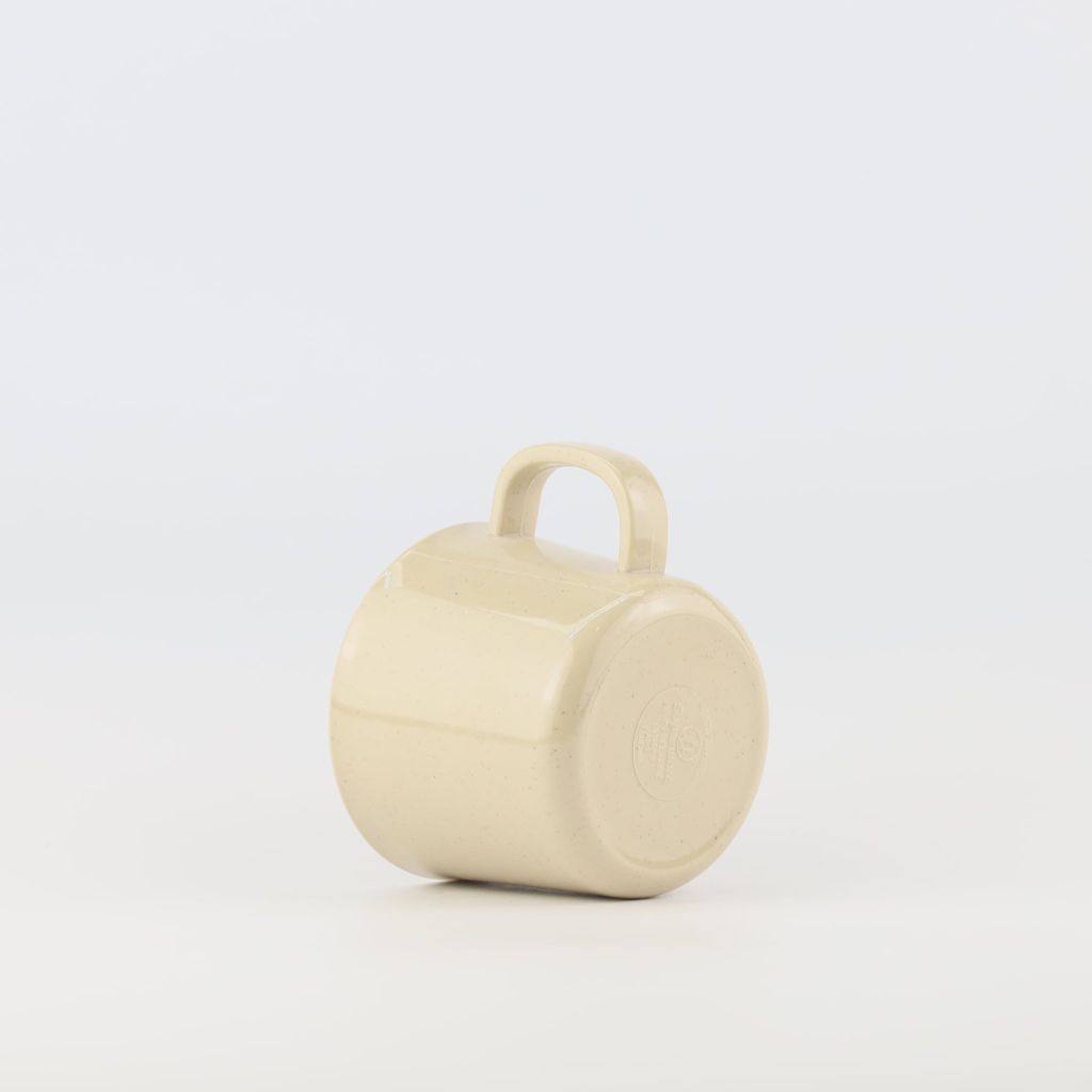 Short cup with handle 3