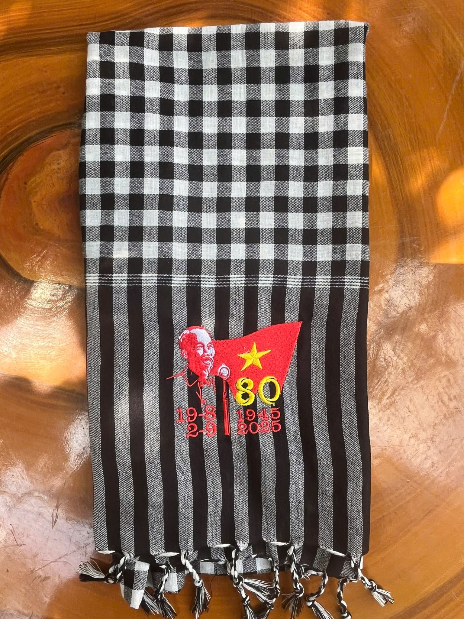  Khăn rằn Nam bộ thêu A80- Phiển bản đặc biệt kỷ niệm 80 năm Quốc khánh 2/9 