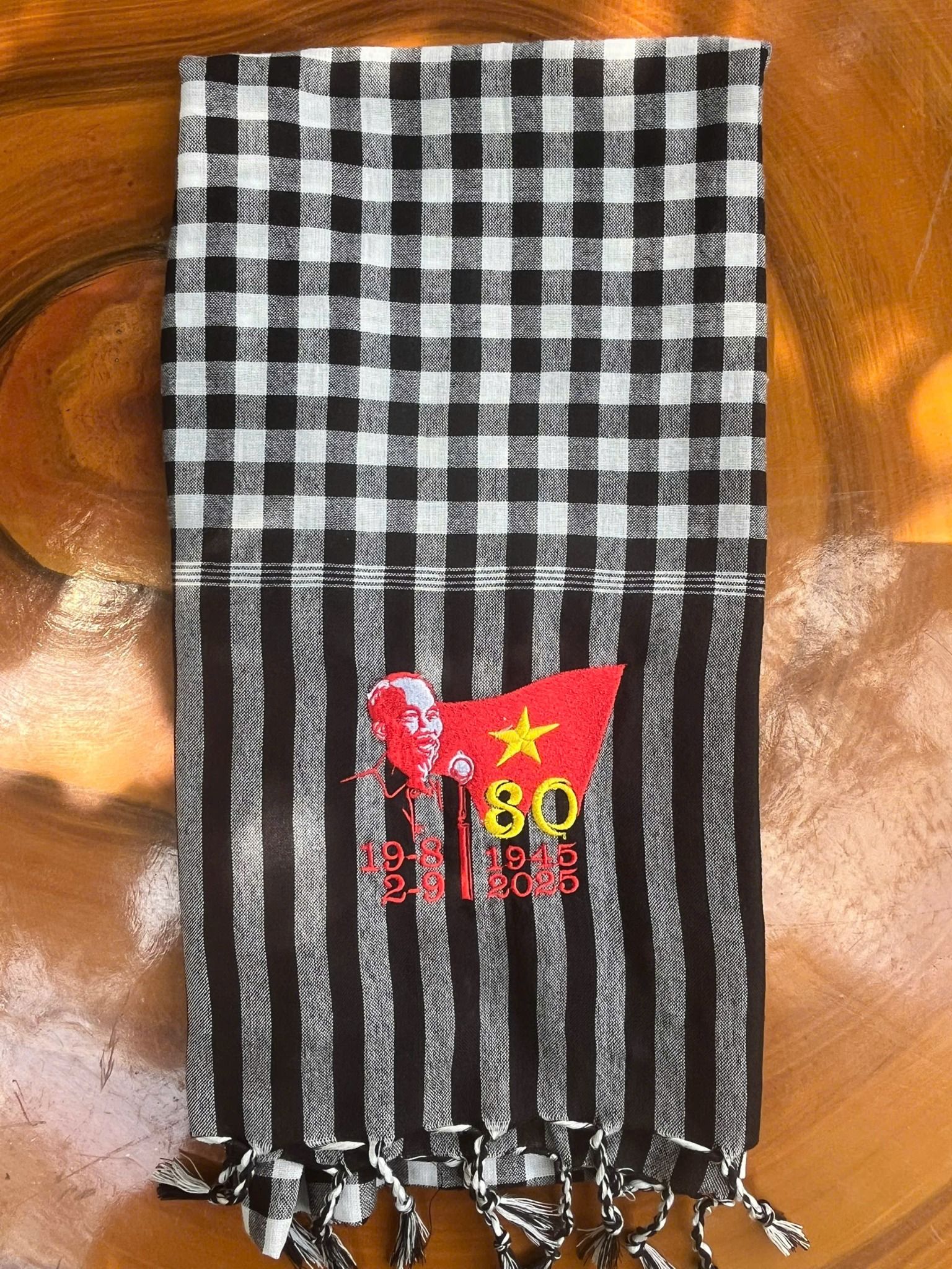  Khăn rằn Nam bộ thêu A80- Phiển bản đặc biệt kỷ niệm 80 năm Quốc khánh 2/9 