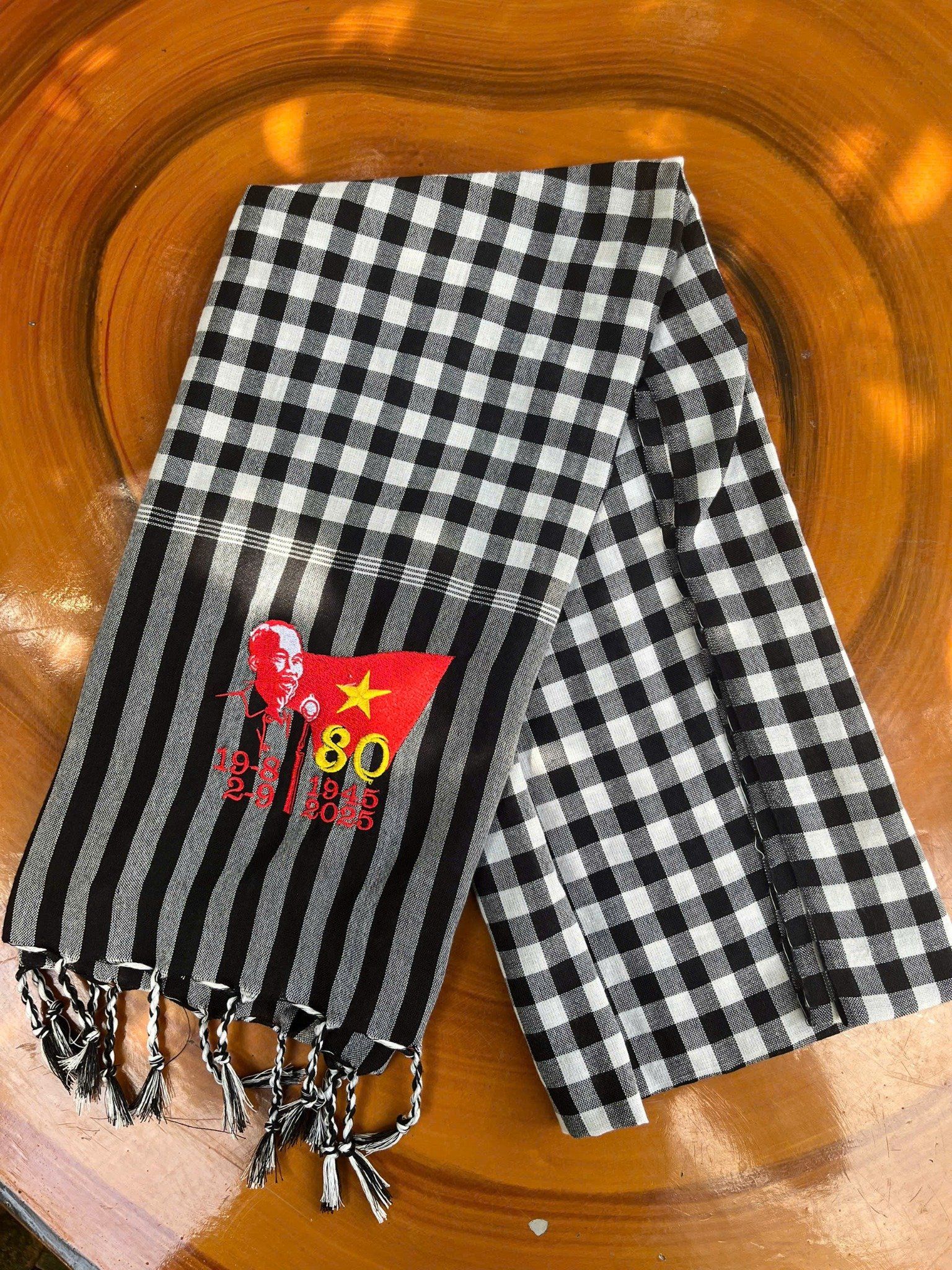  Khăn rằn Nam bộ thêu A80- Phiển bản đặc biệt kỷ niệm 80 năm Quốc khánh 2/9 