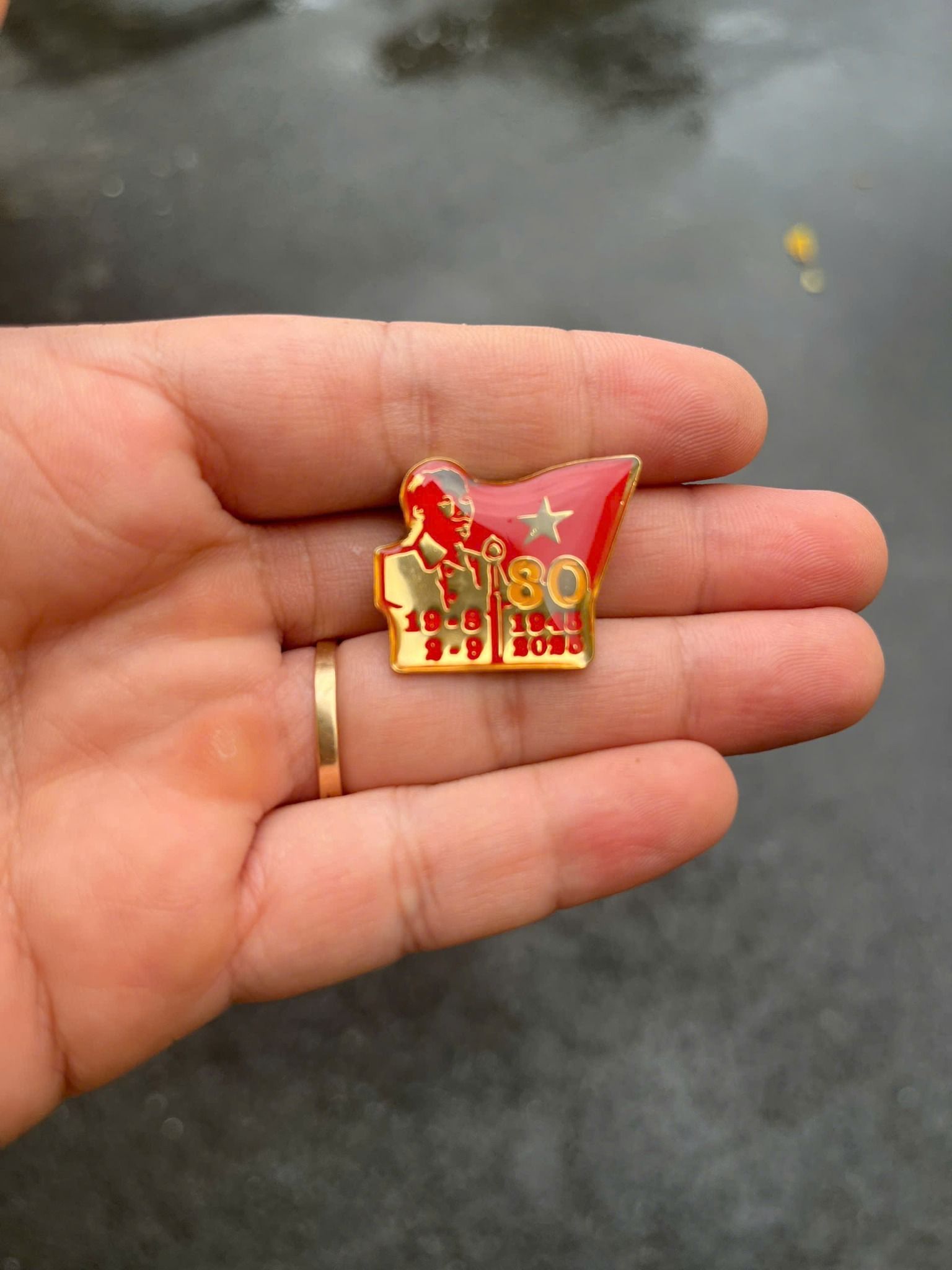  Huy hiệu cài áo- Phiên bản đặc biệt kỷ niệm 80 năm quốc khánh- A80- Hàng chuẩn cấp phát 