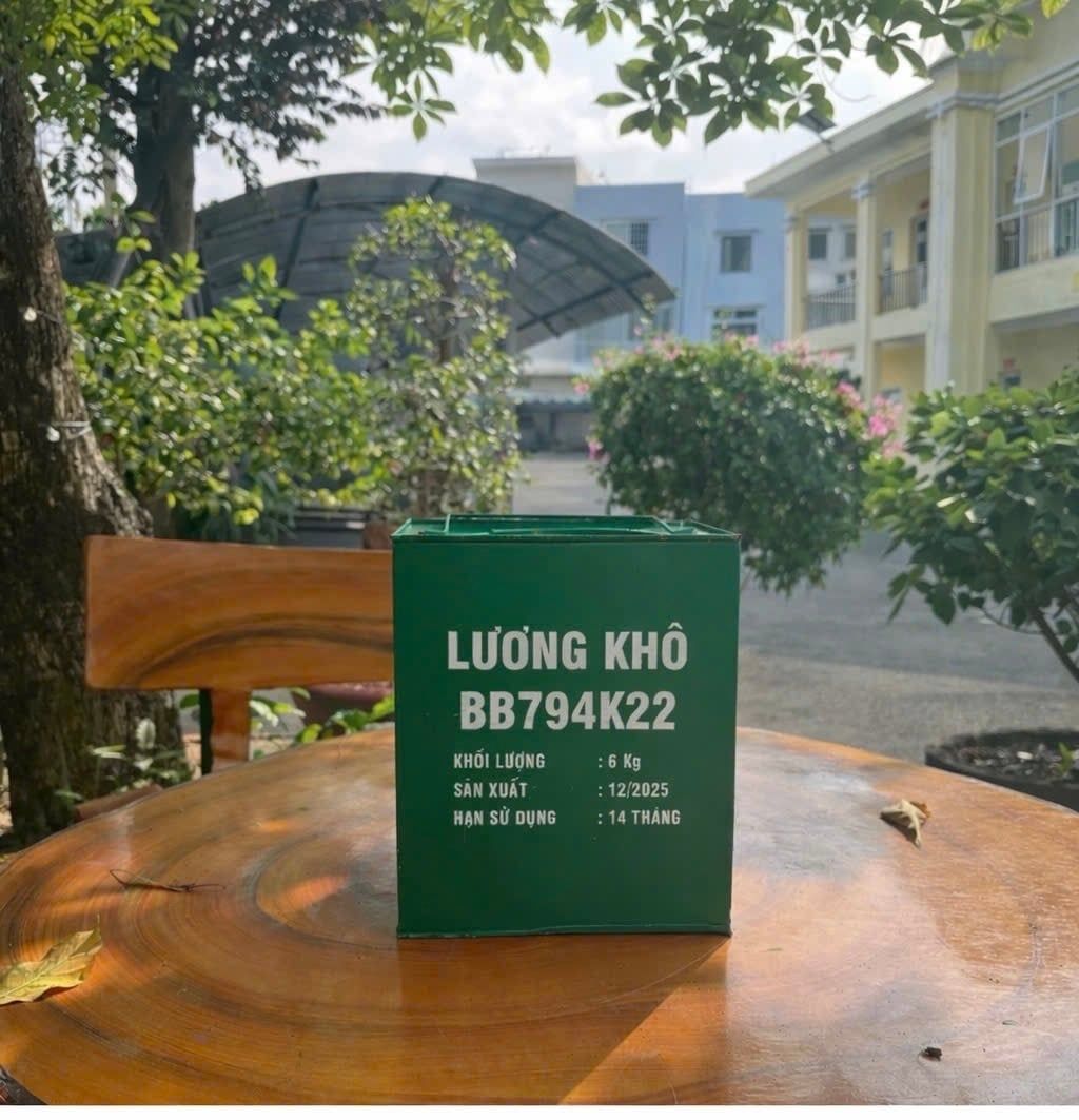  Lương khô 794K22- Lương khô thùng sắt Công ty 22 - Vị dinh dưỡng- Sản phẩm quân đội nhân dân Việt Nam- Phong lớn 250gram 