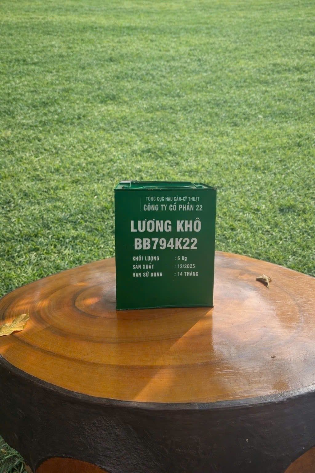  Lương khô 794K22- Lương khô thùng sắt Công ty 22 - Vị dinh dưỡng- Sản phẩm quân đội nhân dân Việt Nam- Phong lớn 250gram 