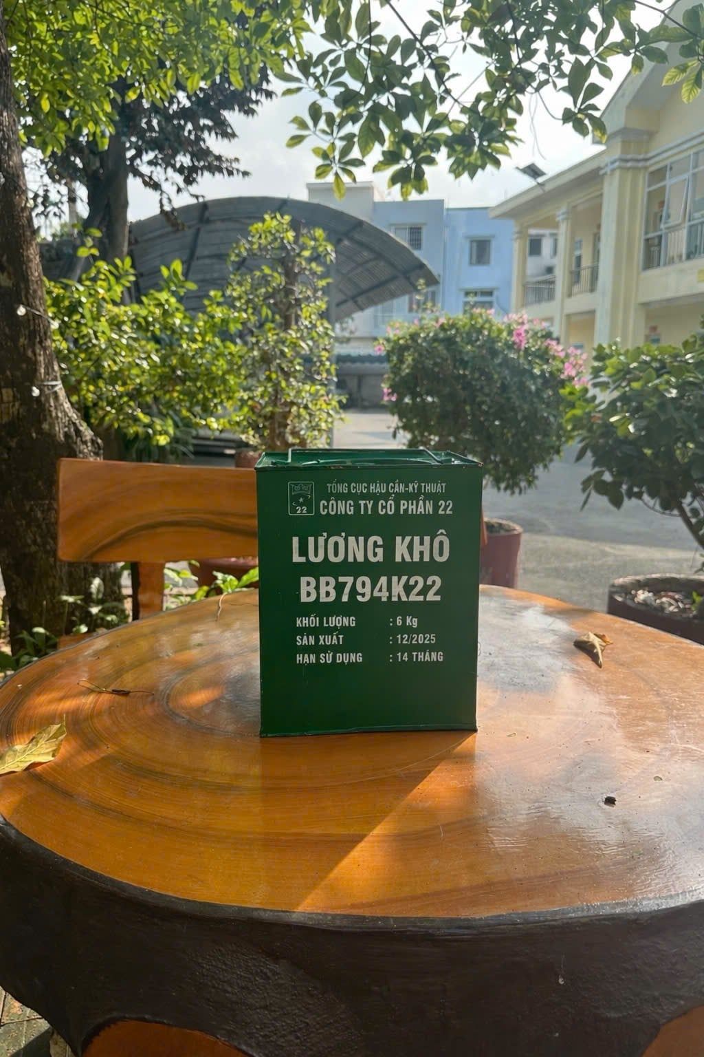  Lương khô 794K22- Lương khô thùng sắt Công ty 22 - Vị dinh dưỡng- Sản phẩm quân đội nhân dân Việt Nam- Phong lớn 250gram 