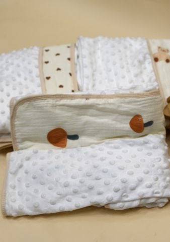  Khăn tắm xô 2 mặt  in họa tiết ngẫu nhiên (105x110cm)  - HELLO BnB SS1796 