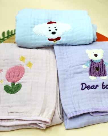  Khăn tắm Muslin Bamboo thêu (105x110cm) 1799 - HELLO BnB 