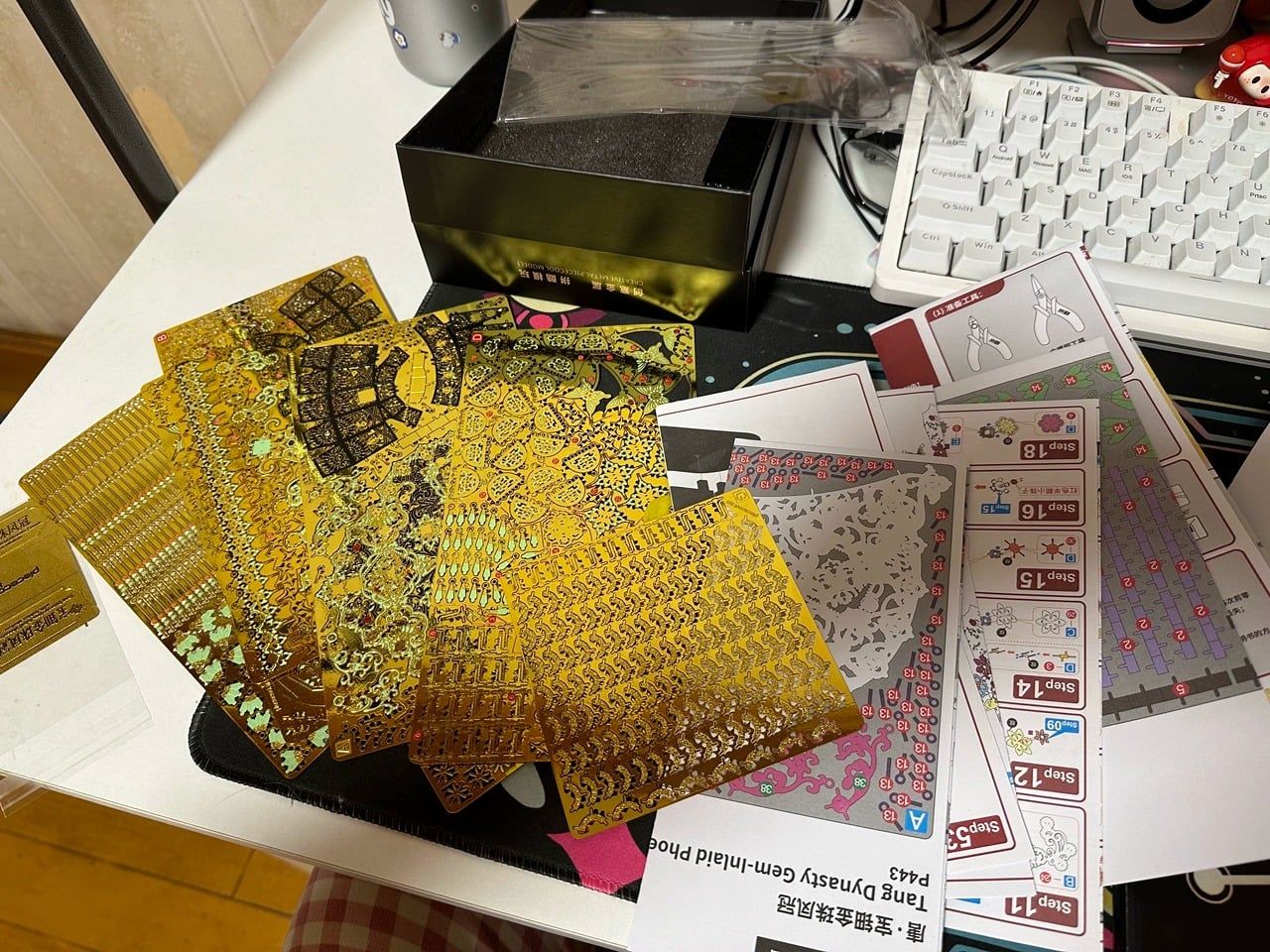  Mô Hình Kim Loại 3D Lắp Ráp Piececool Bảo Điền Kim Châu Phượng Quan Thời Nhà Đường (874 mảnh, Tang Dynasty Gem-Inlaid Phoenix Crown) P443-GN – MP1337 