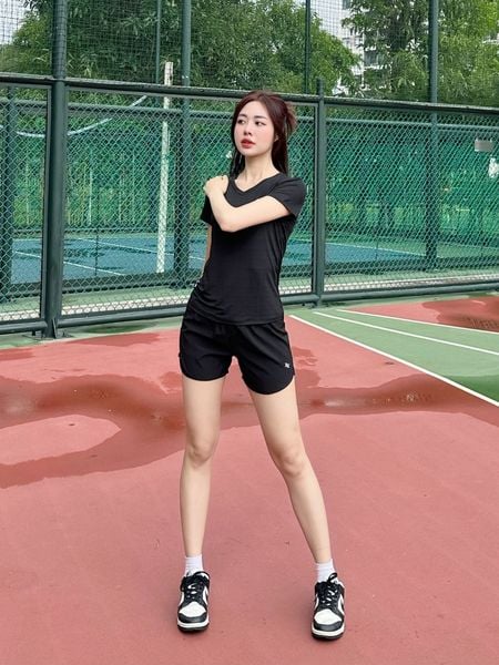 Áo thun thể thao nữ cổ tim - A006