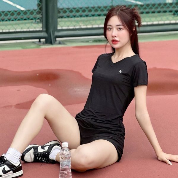 Áo thun thể thao nữ cổ tim Reeta A3006