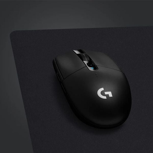  Lót chuột gaming Logitech G240 (943-000787) | 280x340x1mm, Bề mặt vải, Đen 