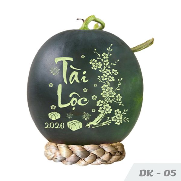 Dưa hấu lộc phát khắc chữ Tết 2026