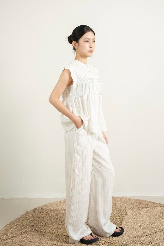 Pintuck Top - Trắng