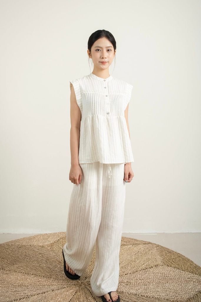Pintuck Top - Trắng
