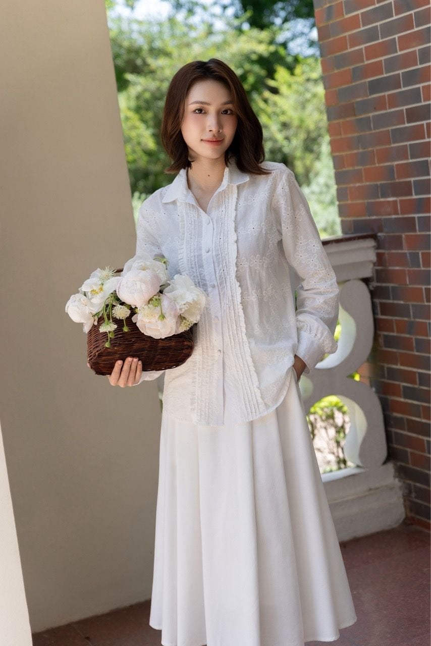  Bloom Embroidery Shirt 