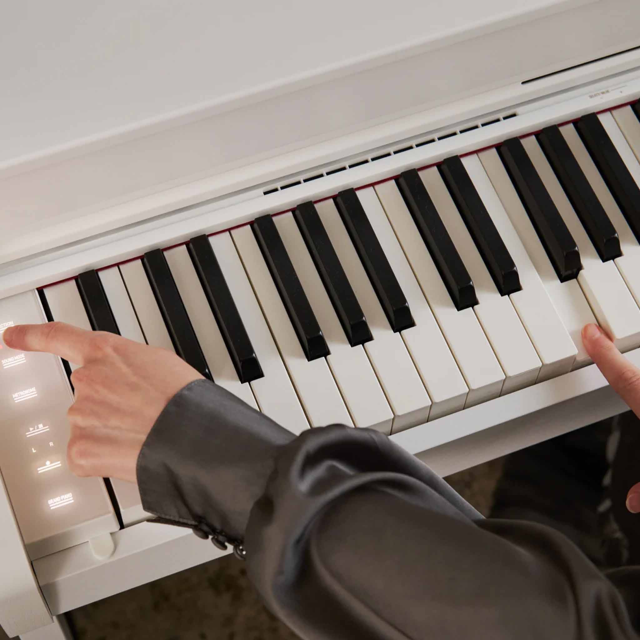  CASIO AP-300WE màu trắng