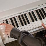  CASIO AP-300WE màu trắng 