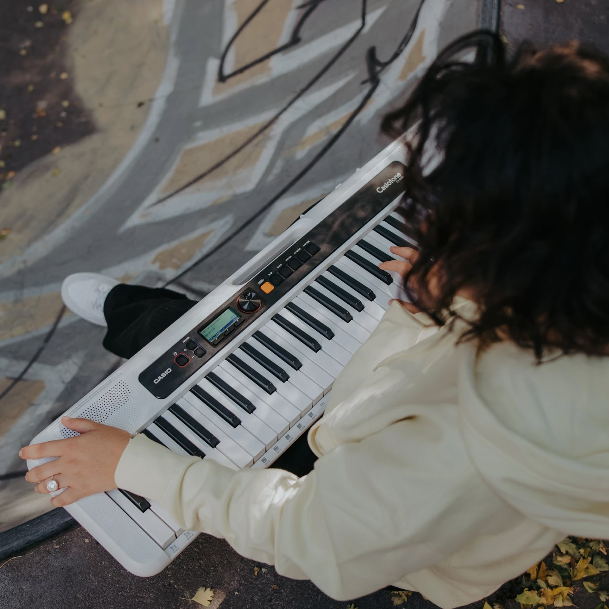  Đàn Organ CASIO CTS200 màu trắng