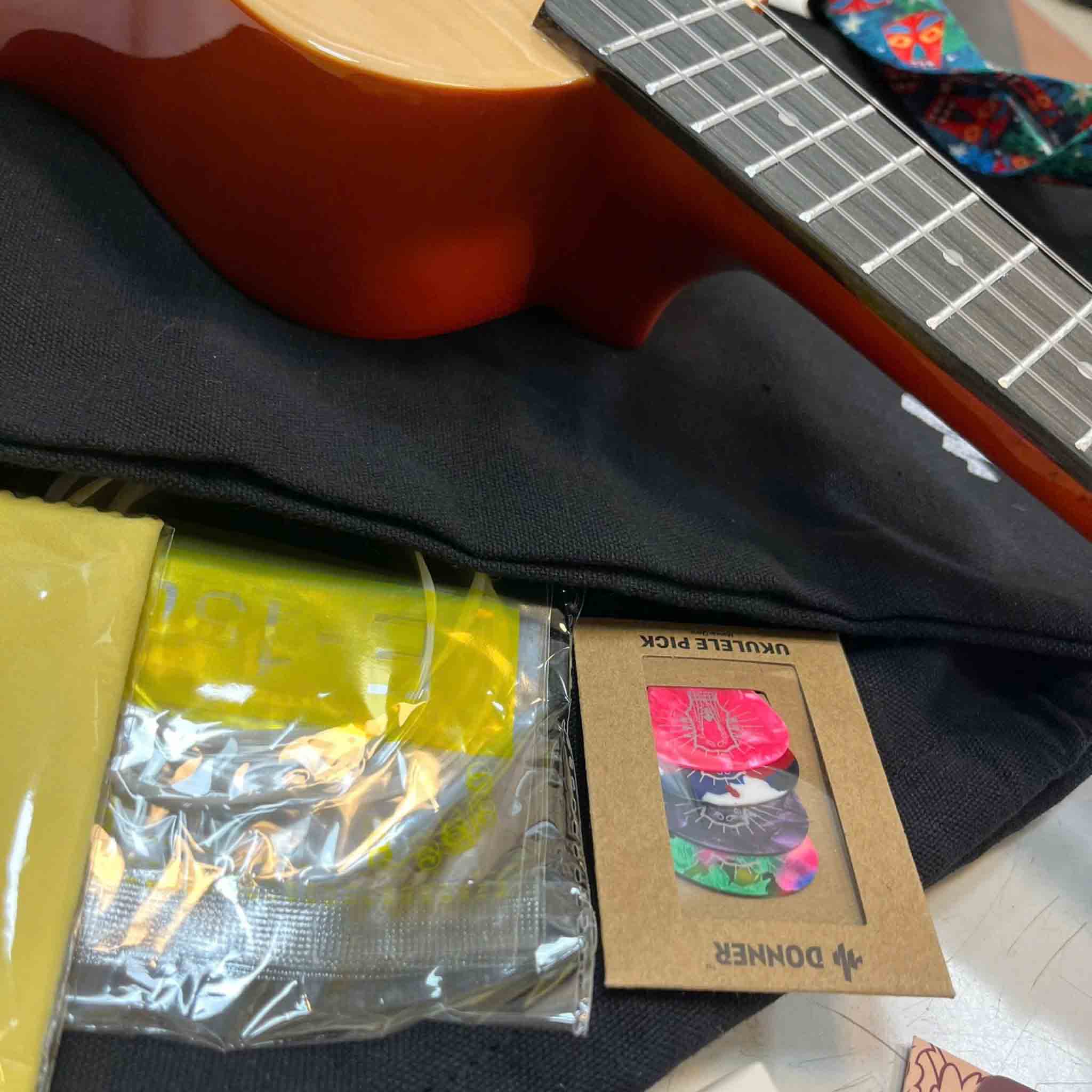  Đàn Ukulele Donner DUS-10 Rainbow Series Soprano