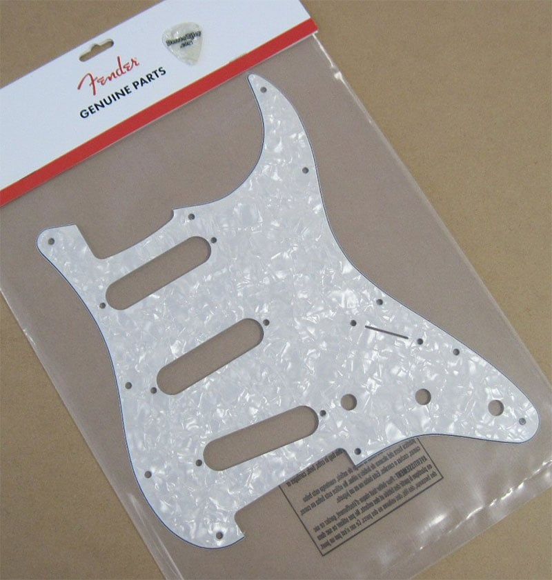  FENDER PHỤ KIỆN GUITAR WHITE PEARLOID PICKGUARDS 0992140000 (Hàng trưng bán) 