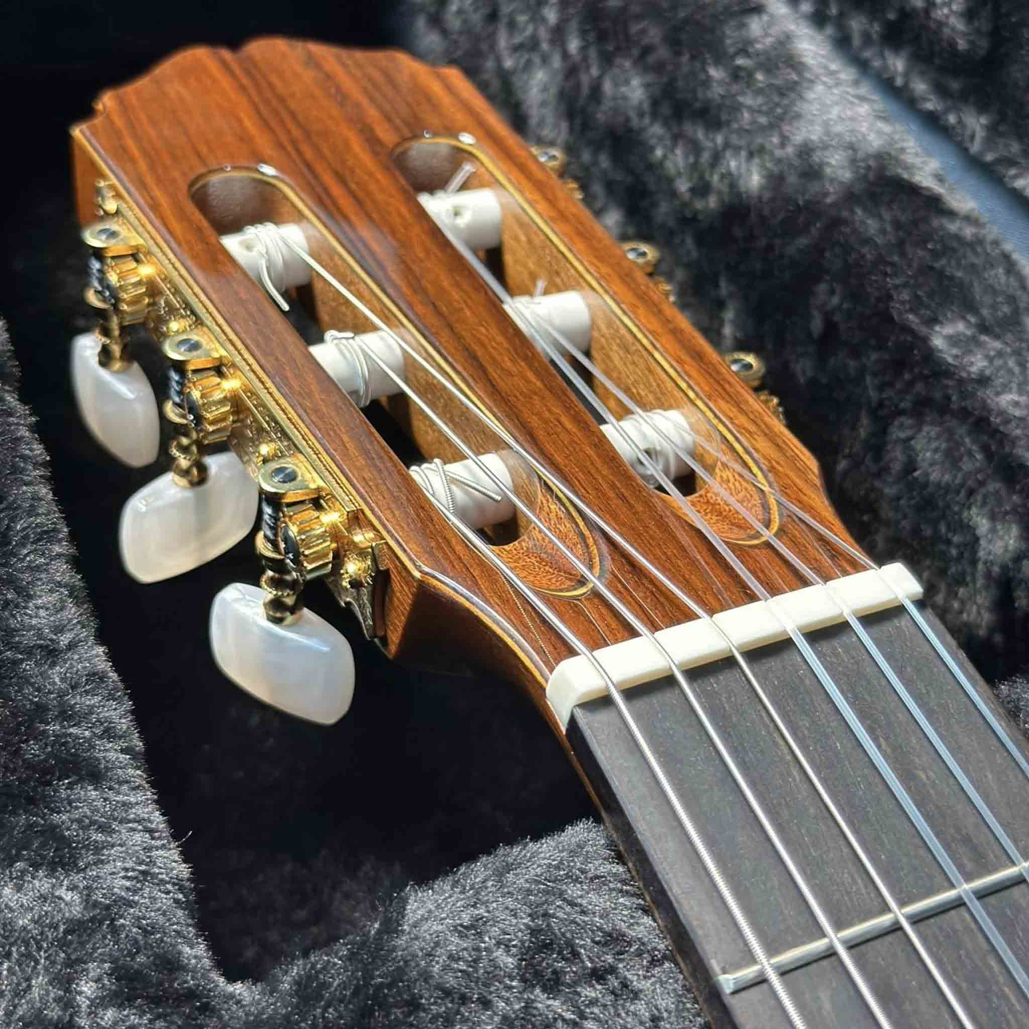  Đàn guitar classic Takamine EH5C