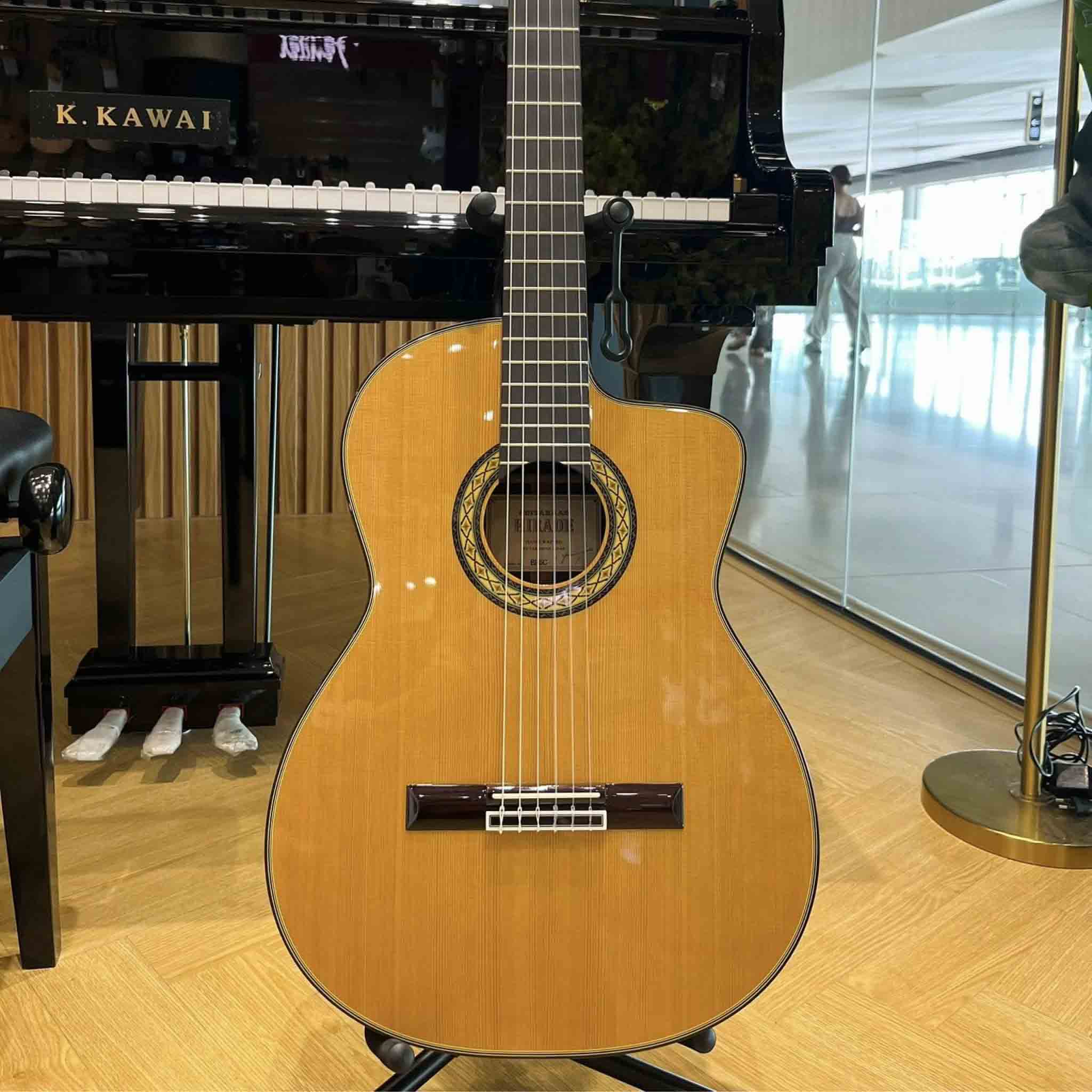  Đàn guitar classic Takamine EH5C