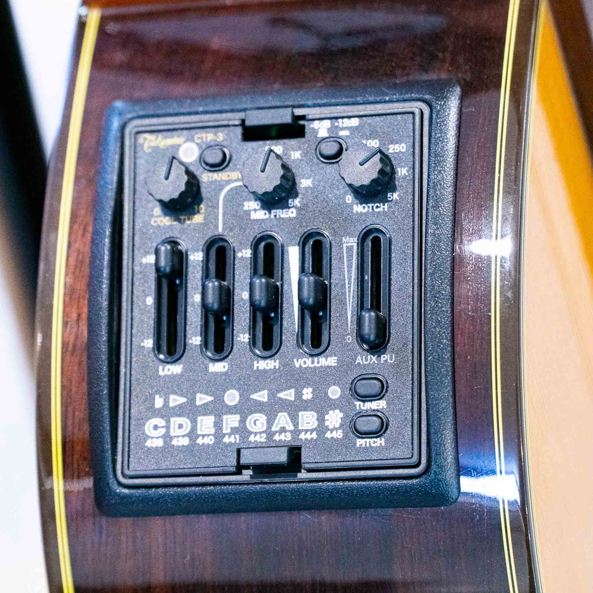  Takamine TC132SC (Hàng trưng bán)