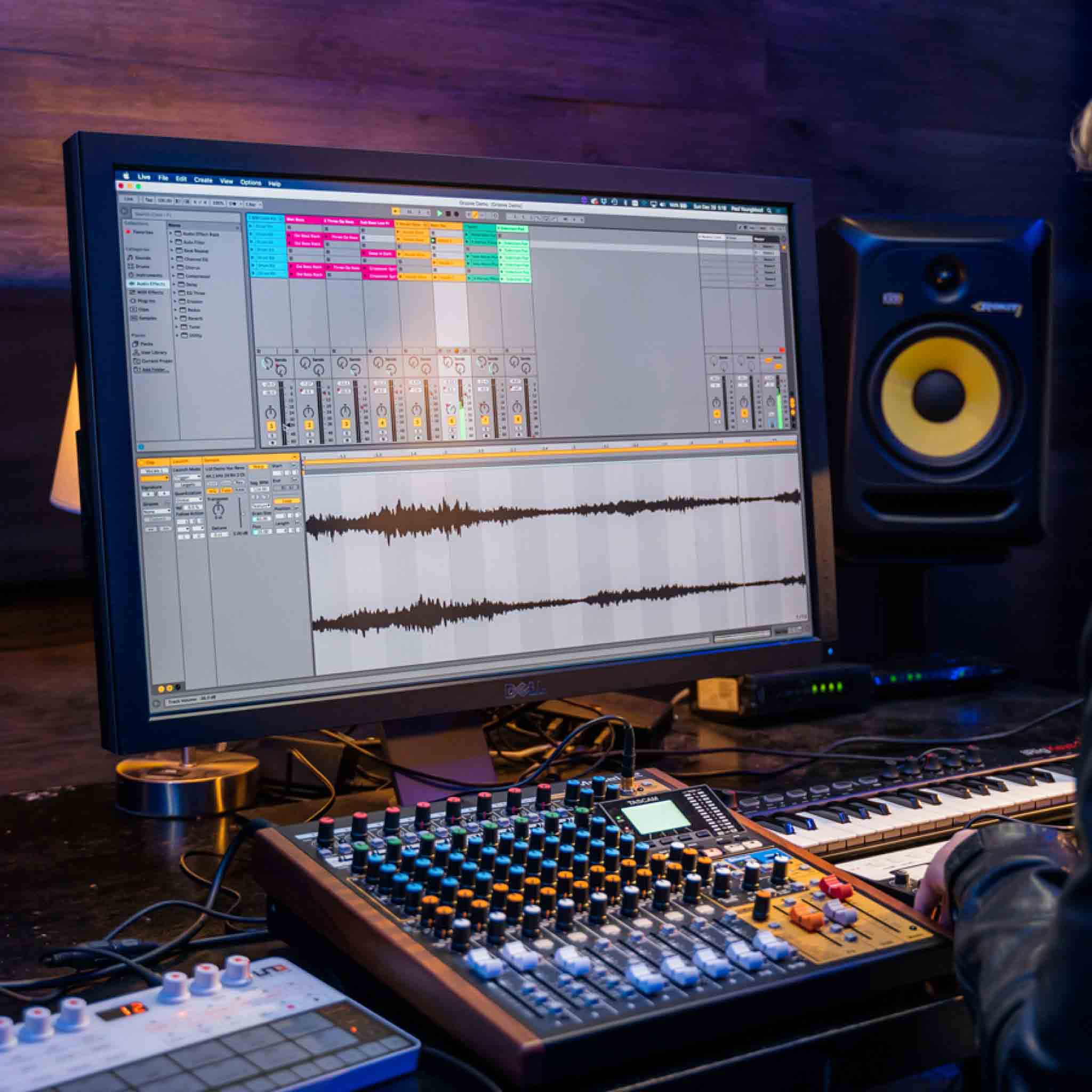  TASCAM Model 12 Mixer Bàn trộn thu âm