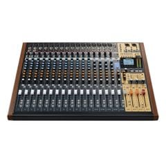 TASCAM MODEL 24 MIXER THU LIVE MULTI-TRACK
