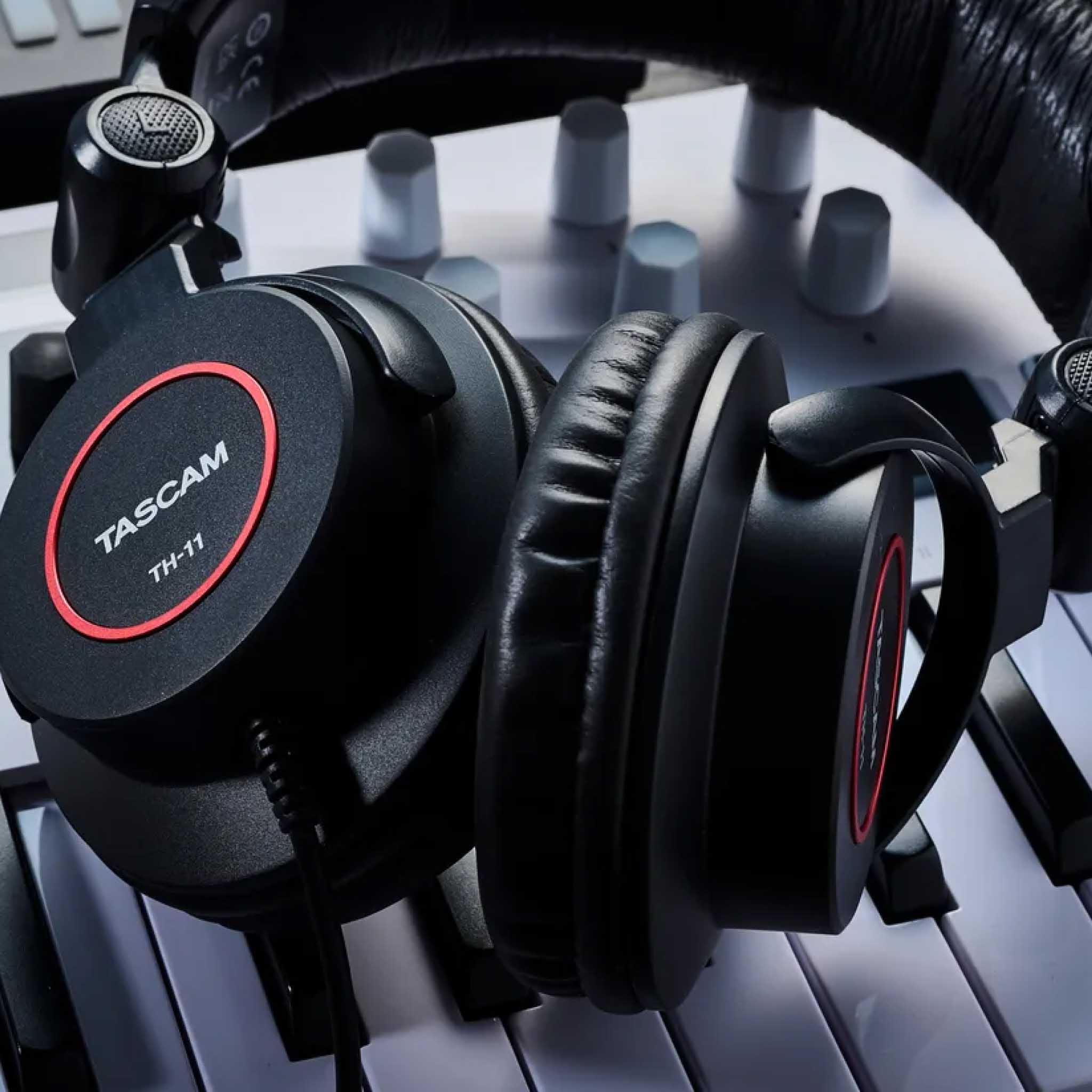  TASCAM TH-11 Tai Nghe Kiểm Âm